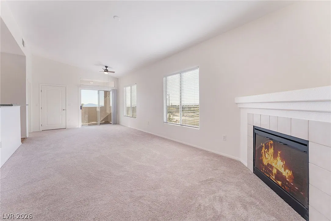 2 bed, 2.0 bath, 1054 sqft, $1,590 — Photo 4