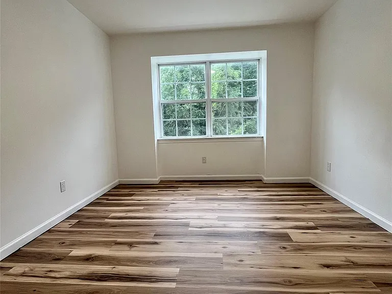 49 Woodlake Dr — Photo 11
