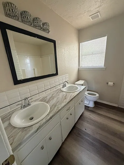 704 Southeast 41st Street - 1 — Photo 3