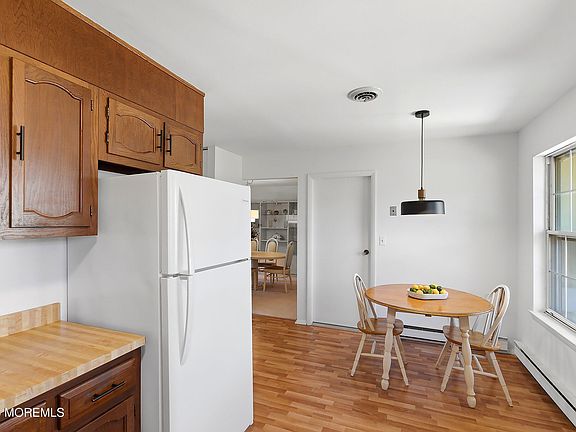 5th image of 21 Cambridge Circle #B