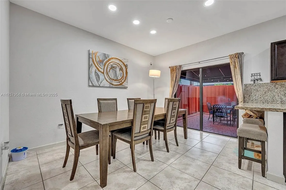 3 bed, 1512 sqft, $1,000 — Photo 4