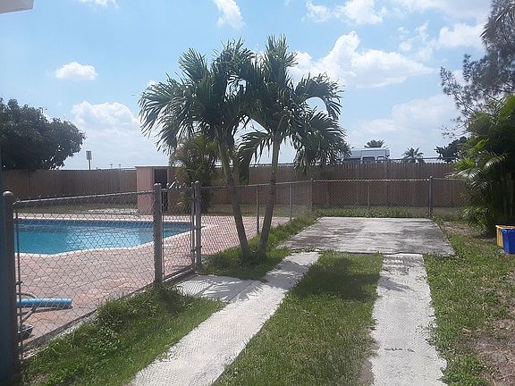 5th image of 848 Troy Blvd