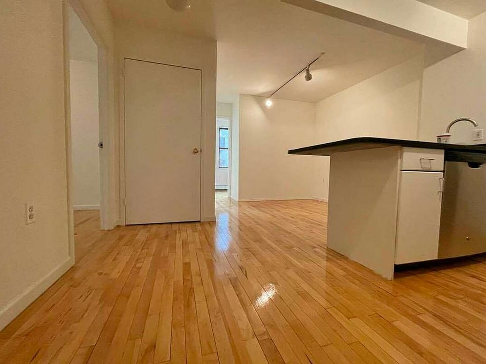 1st image of 190 E 7th St APT 218