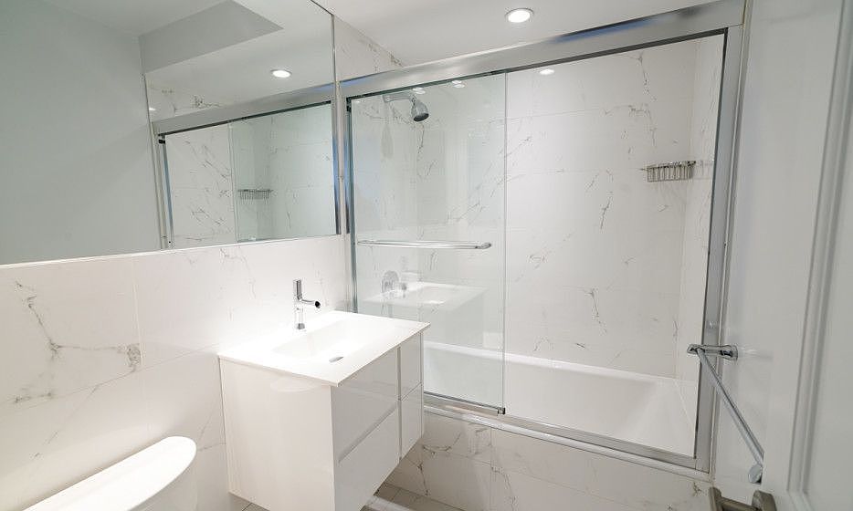 1st image of 330 W 58th St APT 10L