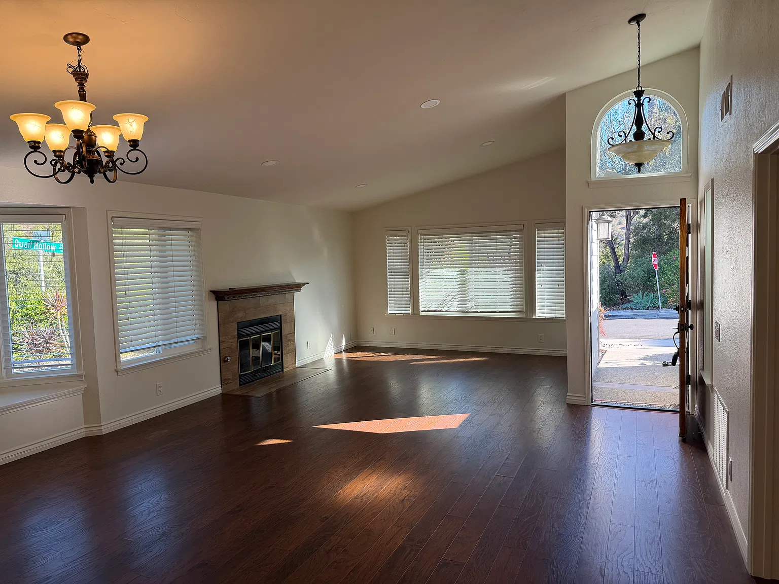 1190 Kildeer Ct — Photo 3