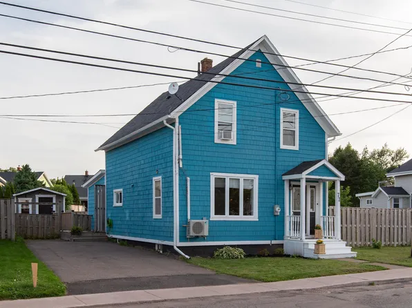 77 Spring Park Rd, Charlottetown, PE C1A 3Y3