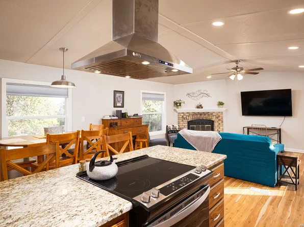 511 FOREST HILL ST, Canyon Lake, TX 78133