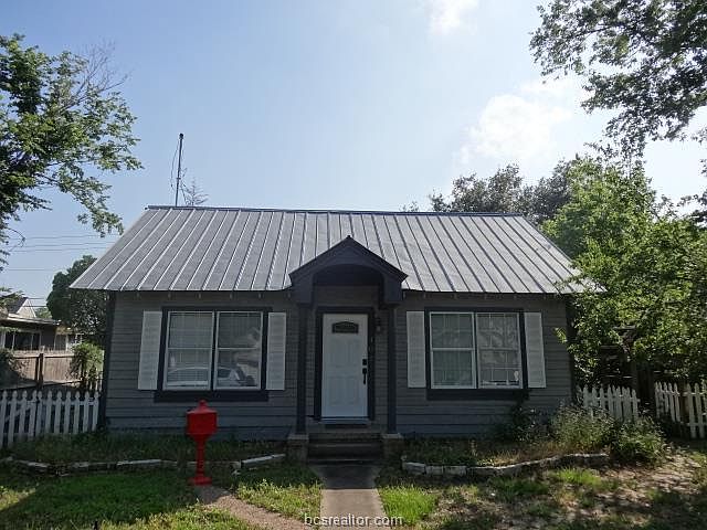 1st image of 402 Ayrshire St
