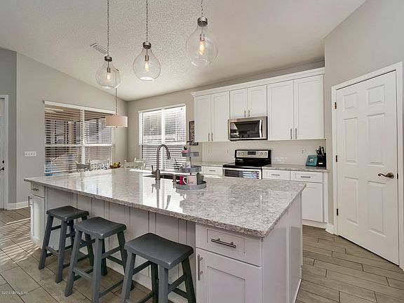 4th image of 4402 Hanover Park Dr