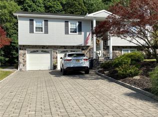 22 Berwynn Rd, Harriman, NY 10926
