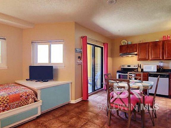 3rd image of 375 Plantation Rd #5105