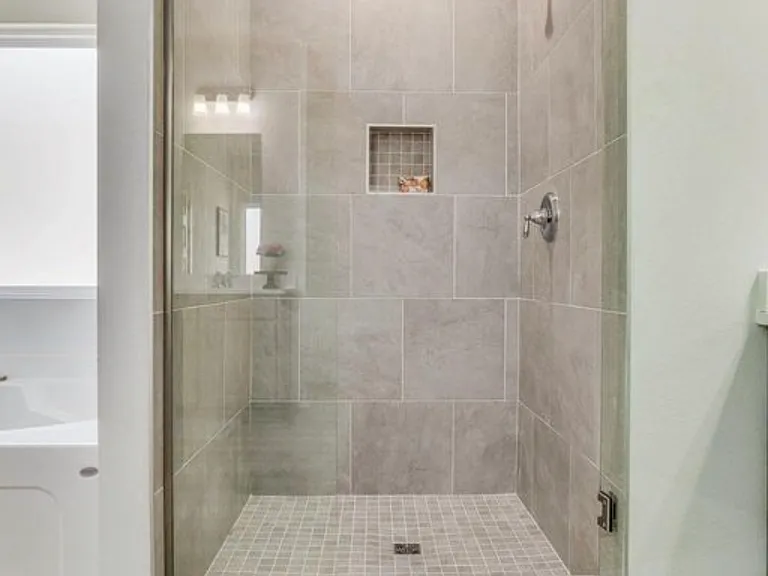 222 Bronze St — Photo 3
