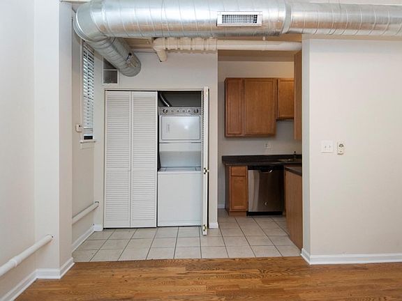 2nd image of 1249-55 W Henderson St #1253G