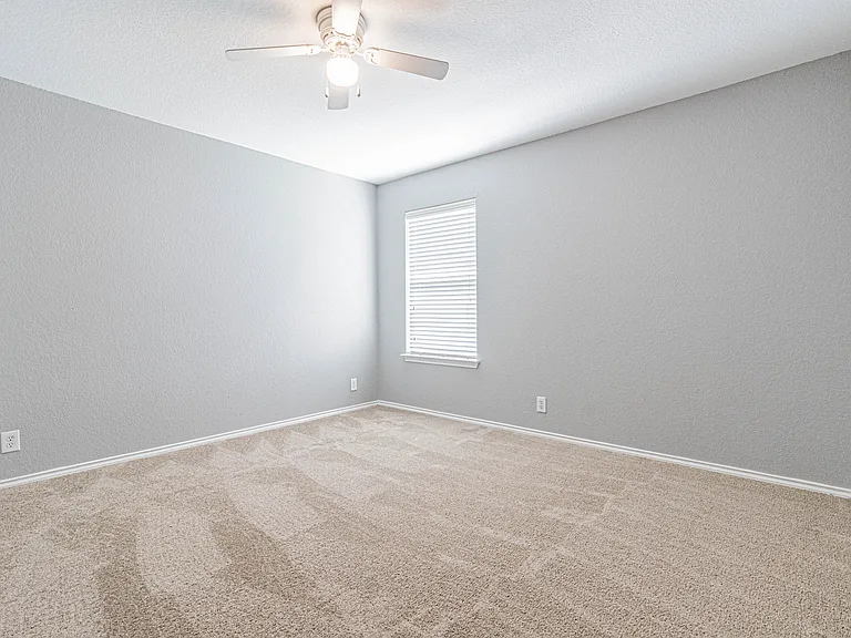 326 Diana Dr — Photo 31