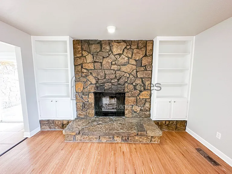 730 Arlington Dr — Photo 8