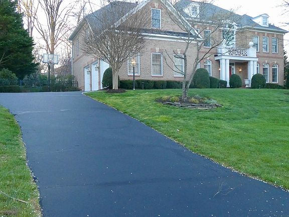 4th image of 2910 Fox Mill Manor Dr