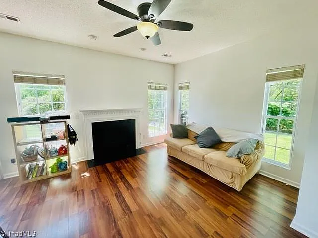 3 bed, 2.5 bath, $1,700 — Photo 4