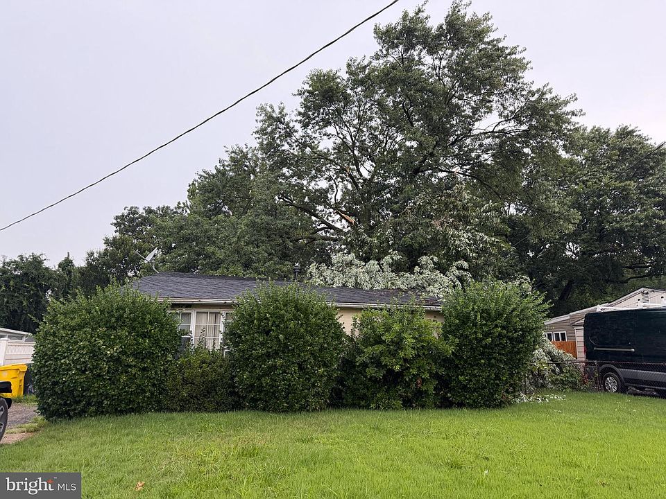 1st image of 608 New Jersey Ave NE