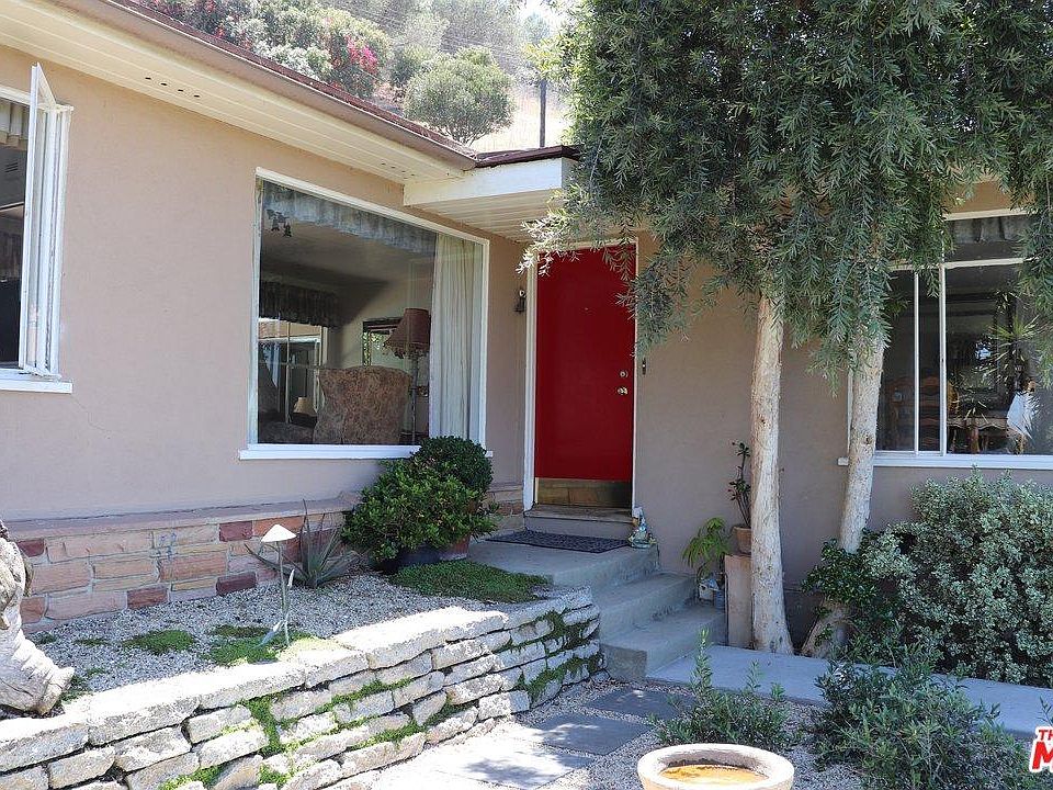 2nd image of 3946 Carmona Ave