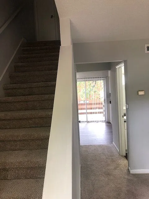 2 bed, 1.5 bath, 1050 sqft, $1,250 — Photo 2