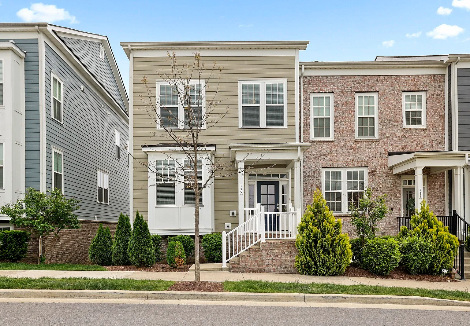 4 bed, 3.5 bath, 2326 sqft, $2,850 — Photo 1