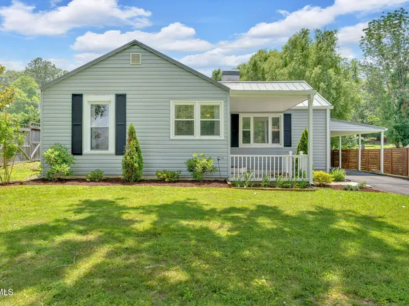 120 Park Ct, Johnson City, TN 37601