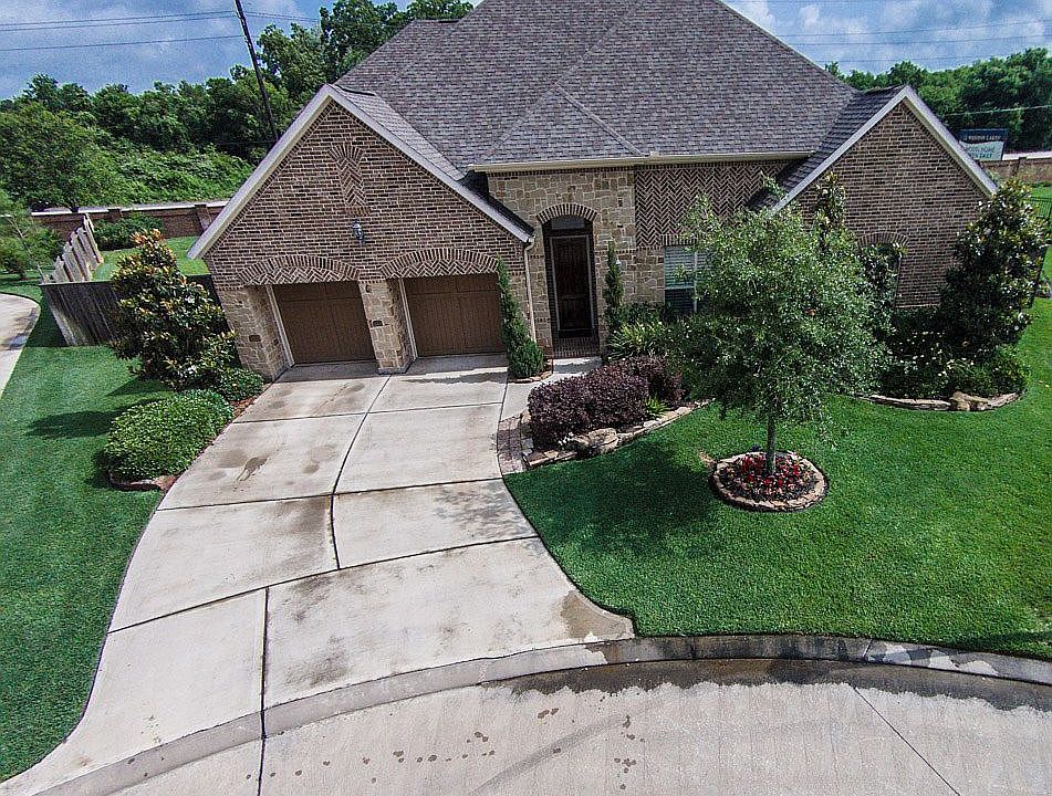 1st image of 32203 Waterford Crest Ln