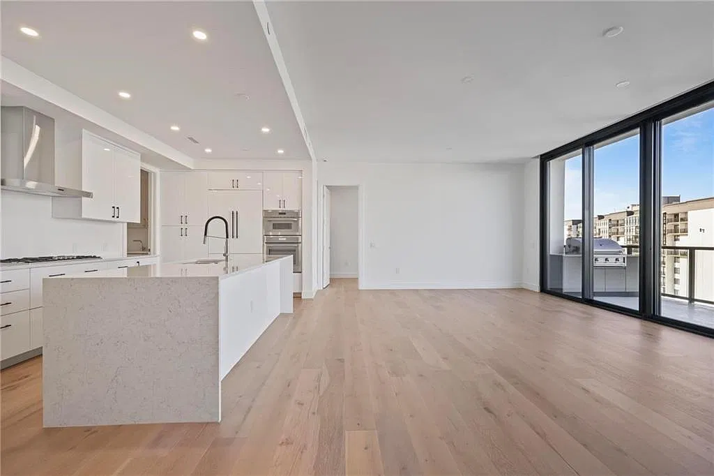 2 bed, 2.5 bath, 1952 sqft, $9,800 — Photo 3