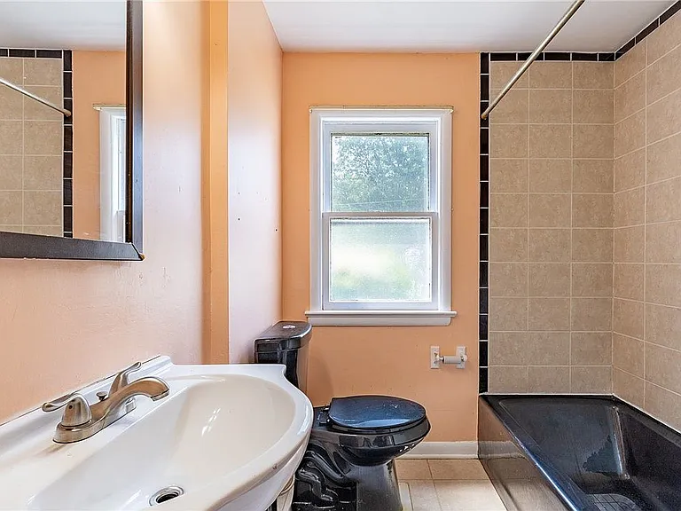 138 Clark Ave — Photo 10