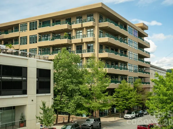 21 Battery Park Ave APT 404, Asheville, NC 28801