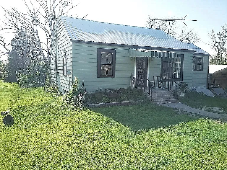 910 Lagro Dr