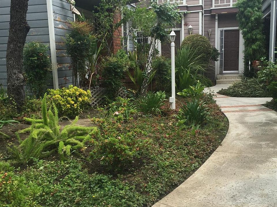 1st image of 18135 Burbank Blvd Unit 7