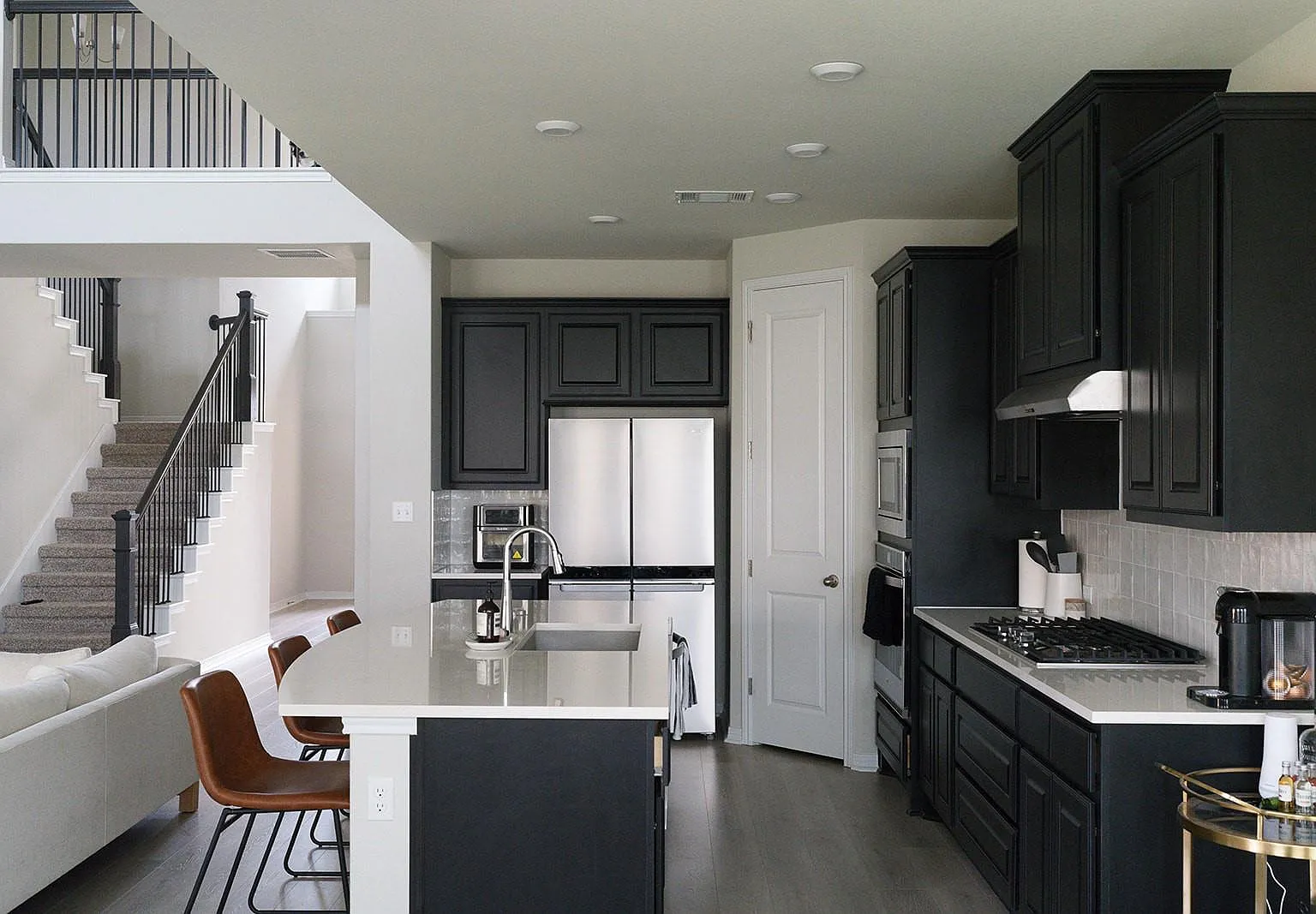 4 bed, 3.0 bath, 2630 sqft, $3,000 — Photo 3