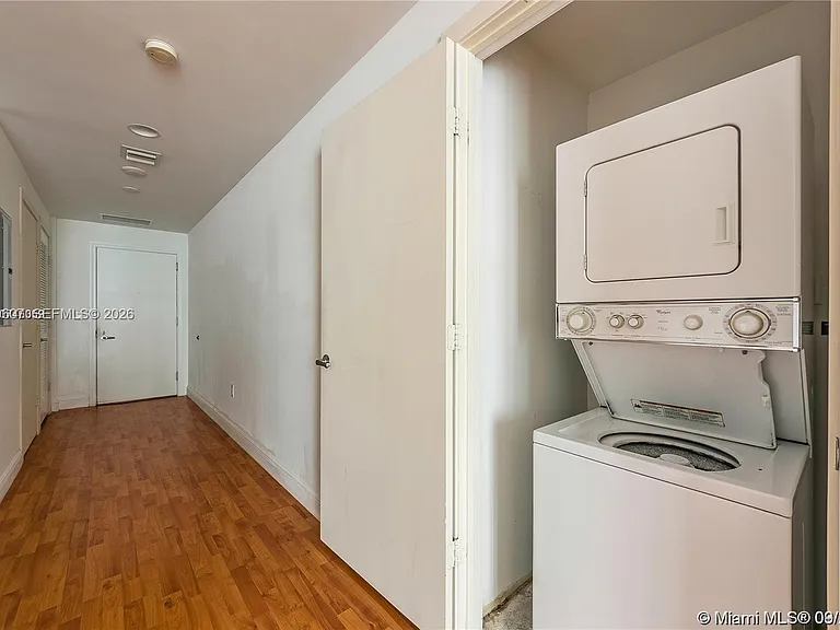 1060 Brickell Ave #2315 — Photo 8