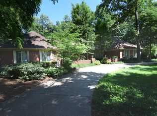 2135 Persimmon Dr, St Charles, IL 60174