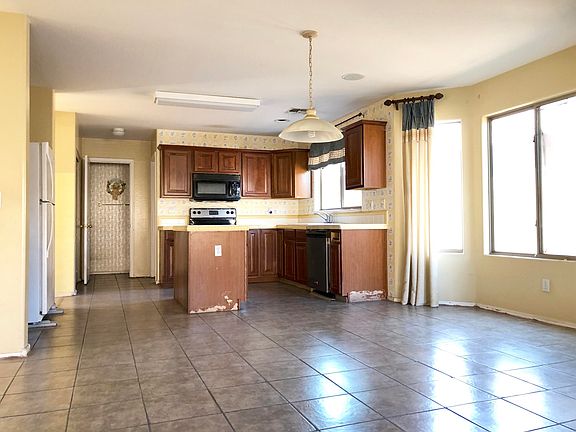 5th image of 4414 W Donner Dr