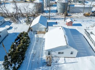 19715 Conklin St, Conklin, MI 49403