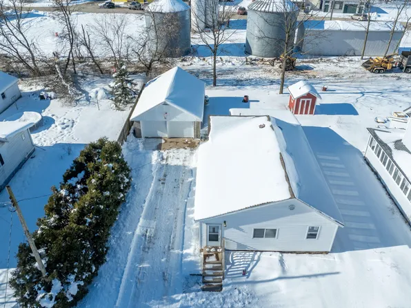 19715 Conklin St, Conklin, MI 49403