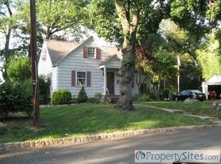 20 Godfrey Ave, Roseland, NJ 07068
