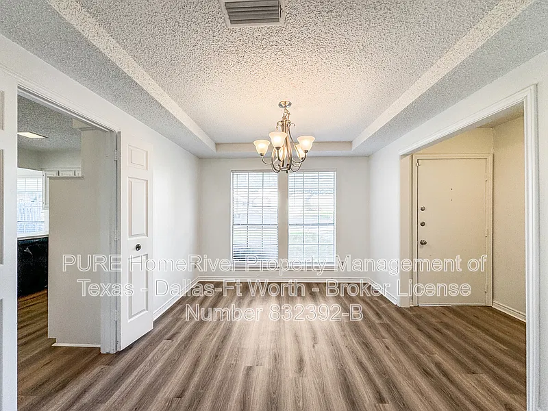 3 bed, 2.0 bath, 1825 sqft, $2,150 — Photo 2