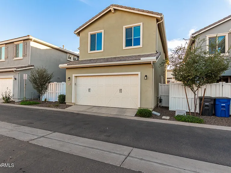 3673 E Stiles Ln — Photo 3