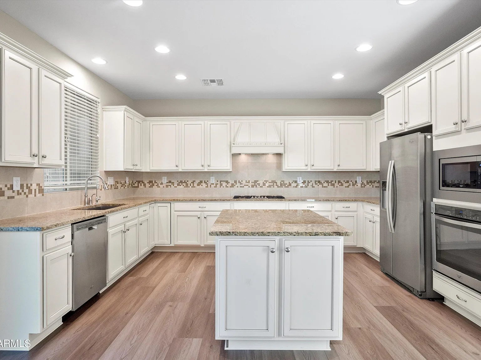 4 bed, 3.0 bath, 2450 sqft, $3,750 — Photo 2