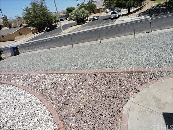 4th image of 15824 Fresno St