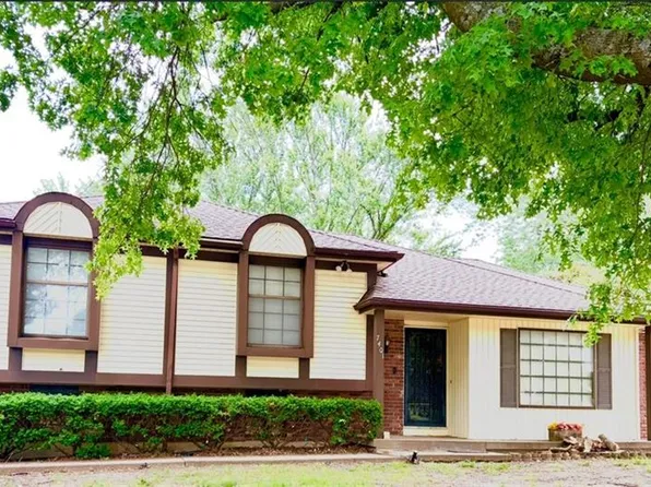7401 E 127th St, Grandview, MO 64030