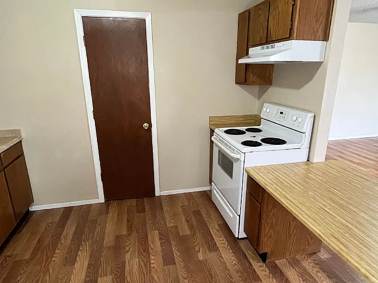 1383 W McNeill St #5 — Photo 6
