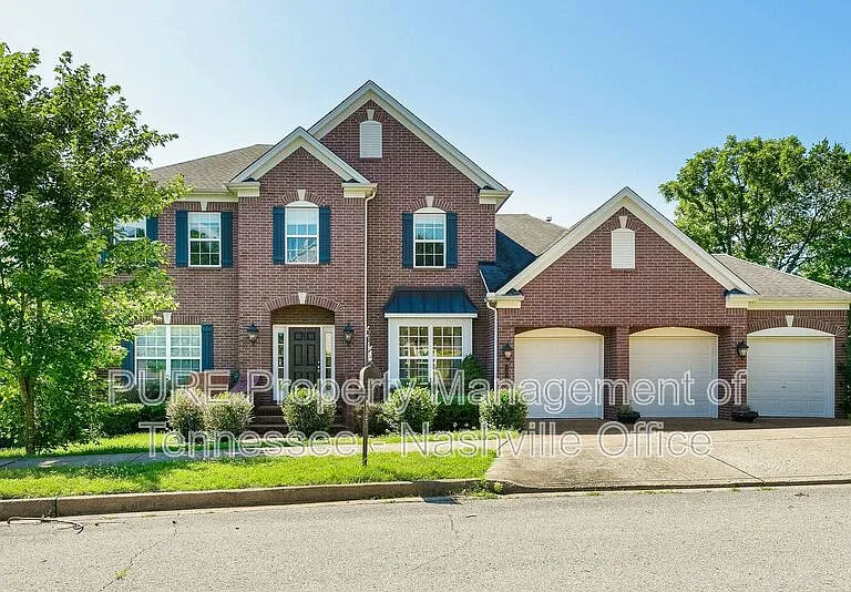 1214 Broadmoor Cir — Photo 2