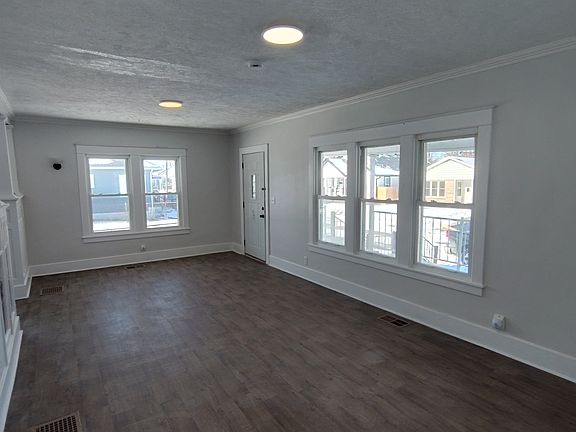 2nd image of 941 E Richmond St