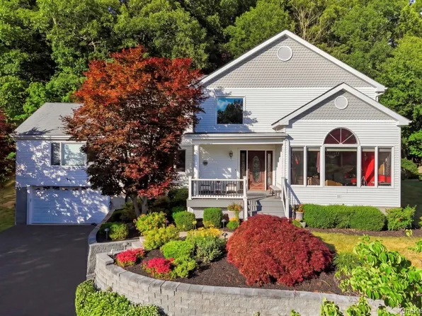 17 Nottingham Way, Mahopac, NY 10541