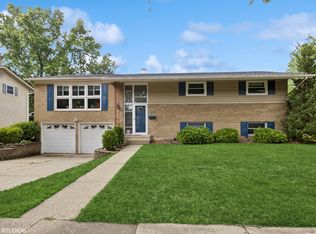 1217 E Pratt Dr, Palatine, IL 60074