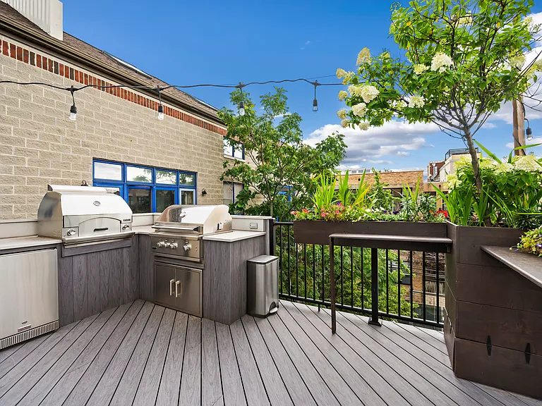 2257 W Saint Paul Ave — Photo 11